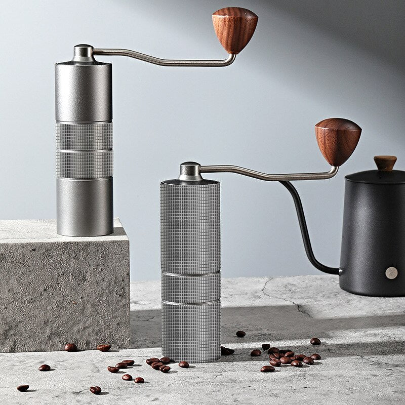 20g Manual Coffee Grinder Portable Coffee Machine Integrated Aluminum Body Wear-resistant 420 S/S Grinding Core Walnut Handle