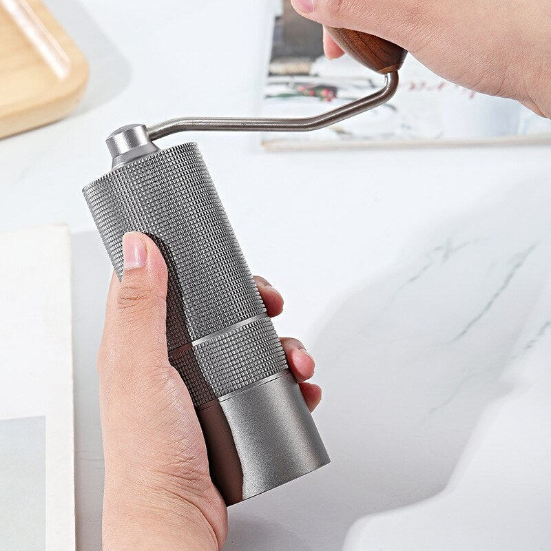 20g Manual Coffee Grinders Wear-resistant 420 Stainless steel Grinding Core Aluminum Body Walnut Handle Dual Bearing Design