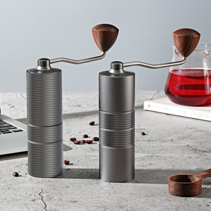 20g Manual Coffee Grinder Portable Coffee Machine Integrated Aluminum Body Wear-resistant 420 S/S Grinding Core Walnut Handle